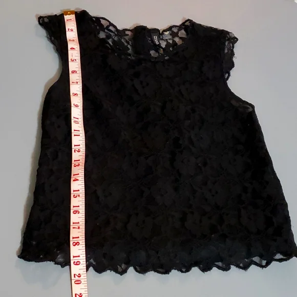 Divided Black Lace Blouse - Picture 8 of 9